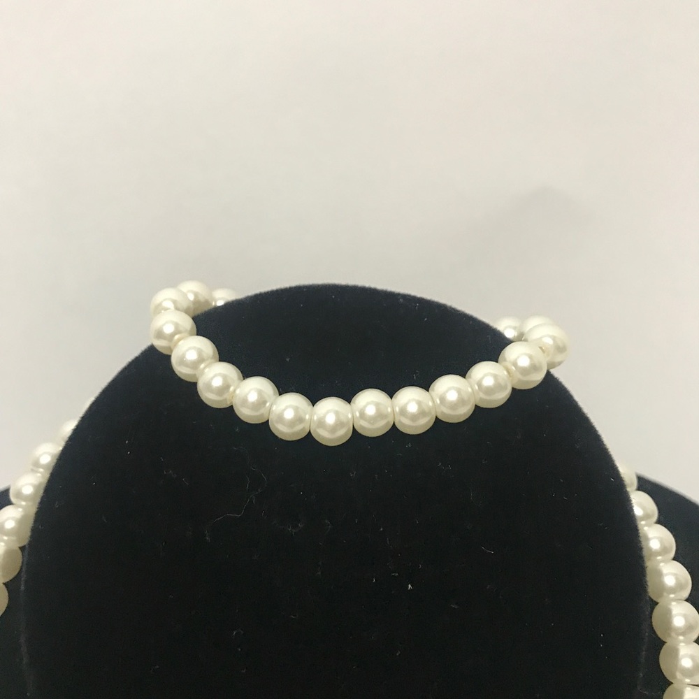 Cream Pearl Flower Girls Pearl Necklace Set - Picture 3 of 7